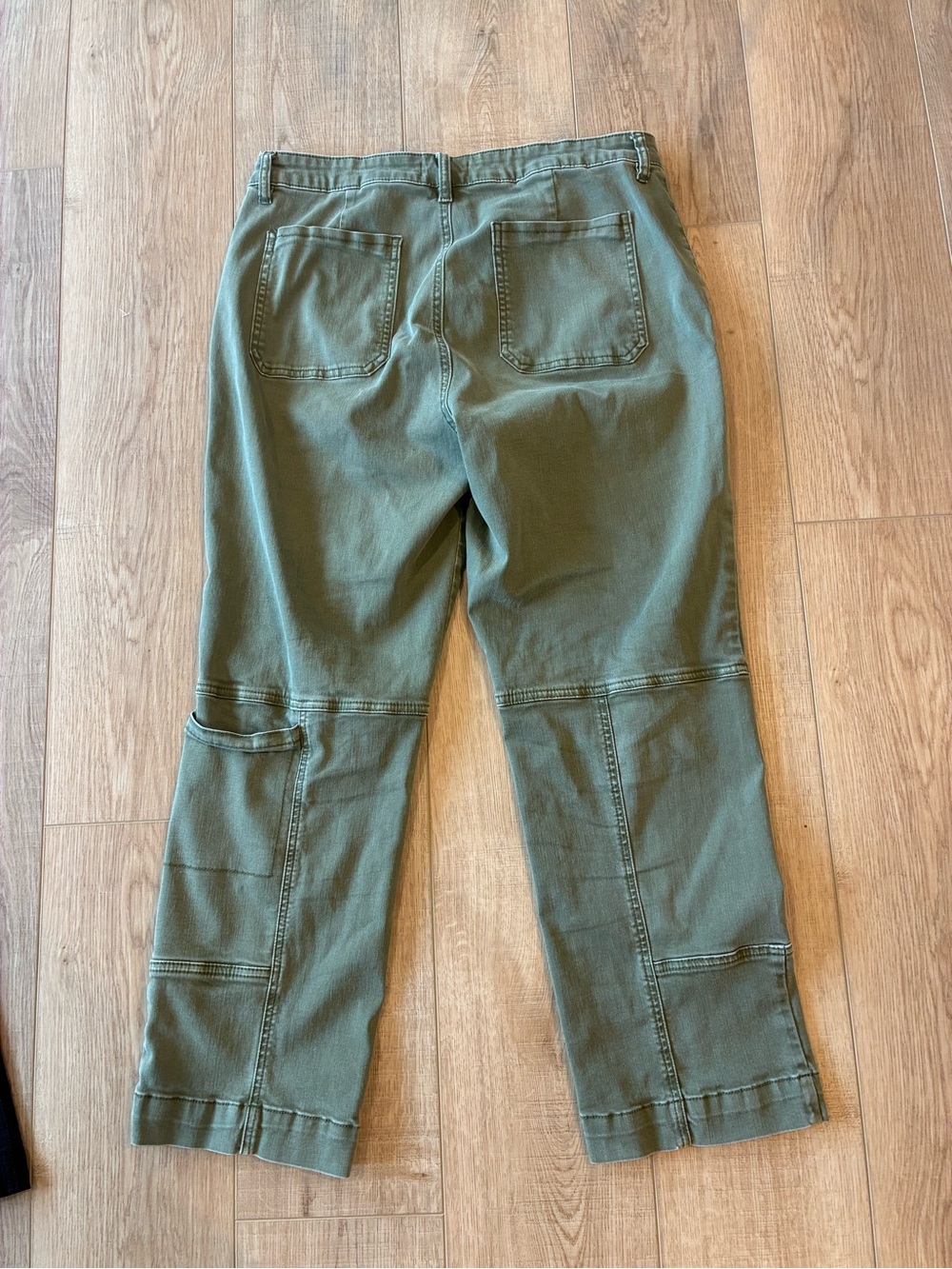 Kut from the Kloth Elizabeth straight leg crop Cargo Pants in Olive 14 autumn - Picture 2 of 8